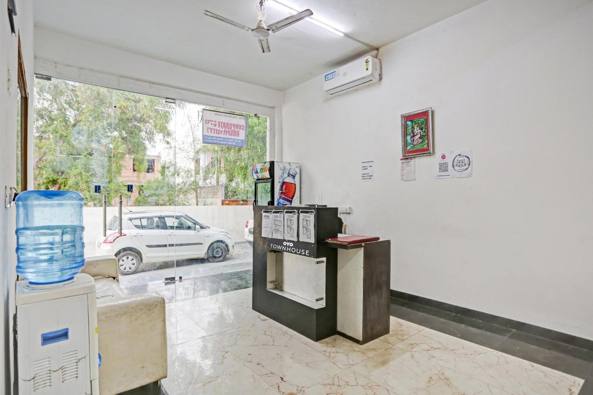 Townhouse Gn Stay Near Gnida Office Metro Station Greater Noida Exterior photo