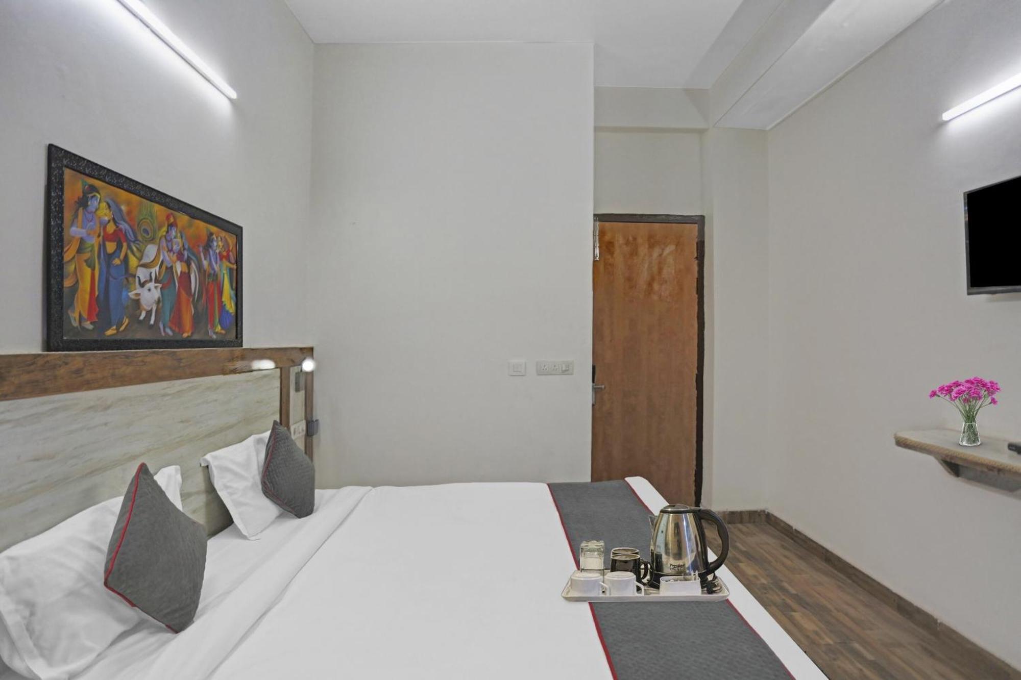 Townhouse Gn Stay Near Gnida Office Metro Station Greater Noida Exterior photo